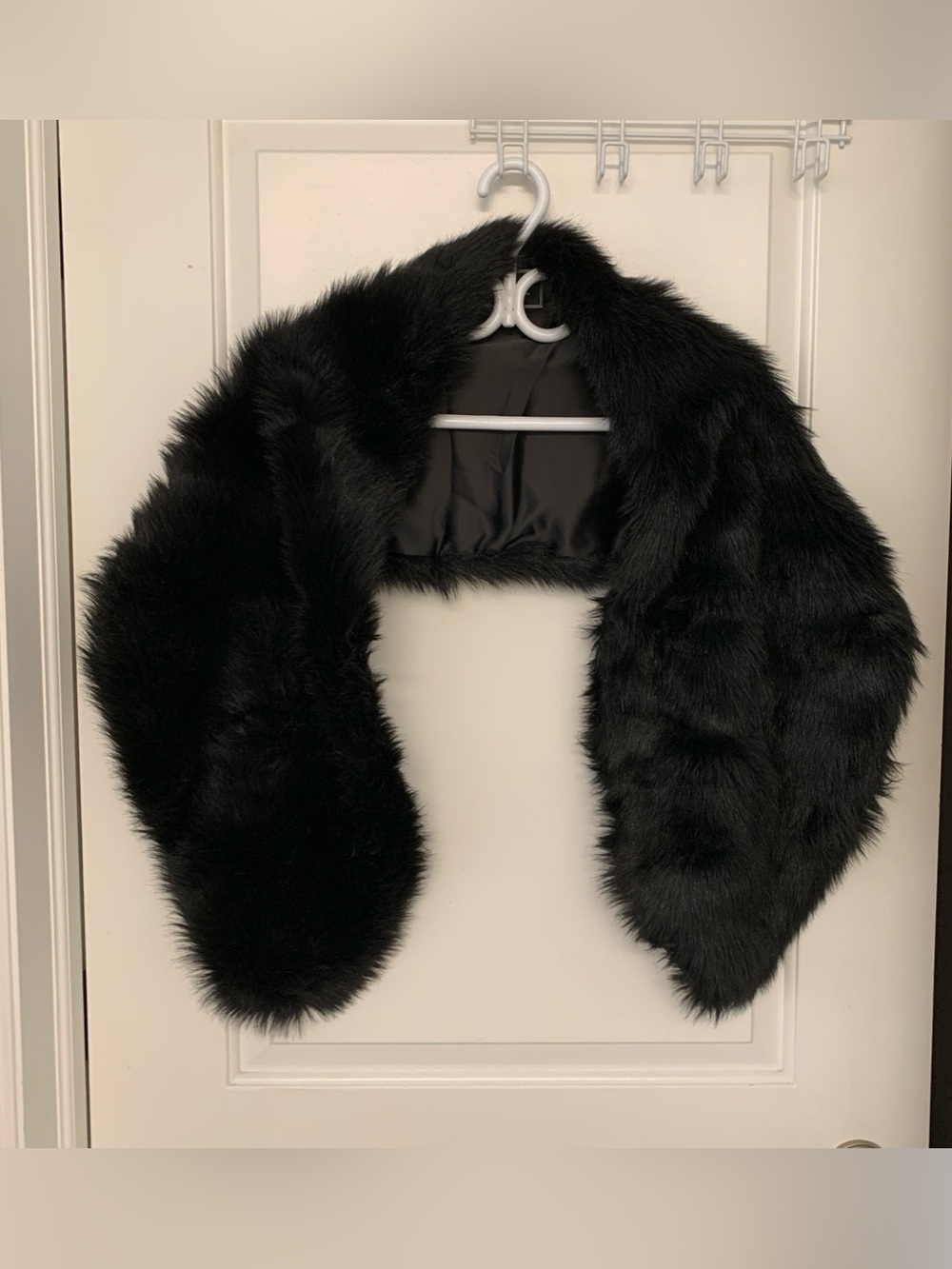 Le Chateau Faux Fur Shoulder Wrap Pull Through Stole Y2K Glam Holiday Party